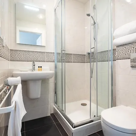 Vista Riverside Andel Suites