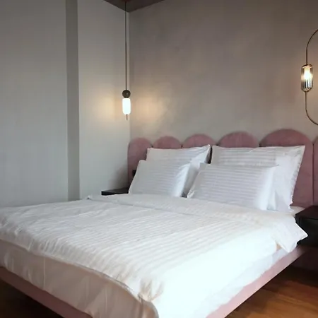 Vista Riverside Andel Suites