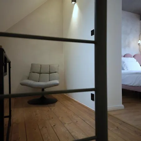 Vista Riverside Andel Suites