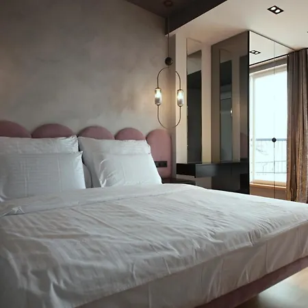 Vista Riverside Andel Suites
