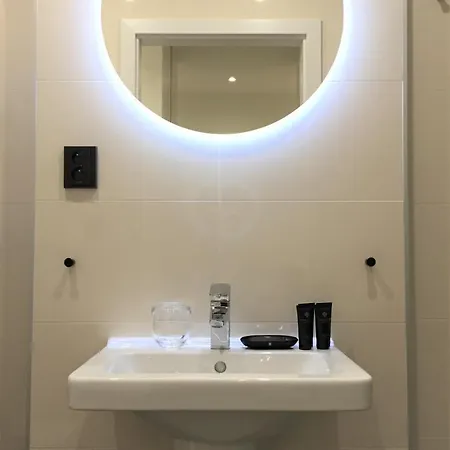Διαμέρισμα Vista Riverside Andel Suites *
