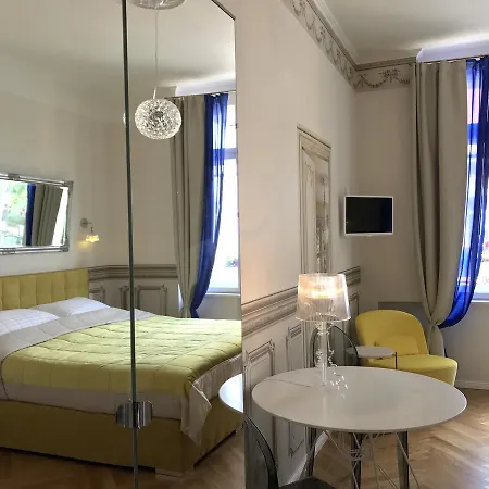 Vista Riverside Andel Suites Apartment *