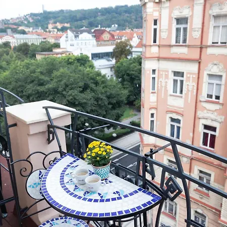 Vista Riverside Andel Suites *